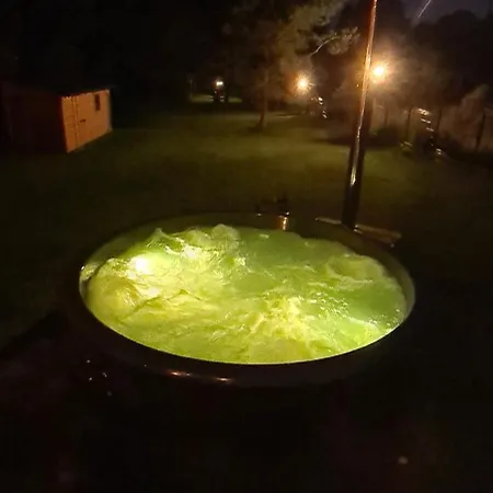 Sosenka Dom Wakacyjny Na 8 Osob Linia Brzegowa Jezioro Kalwa,prywatny Pomost, Sauna Przy Plazy , Jacuzzi W Ogrodzie *